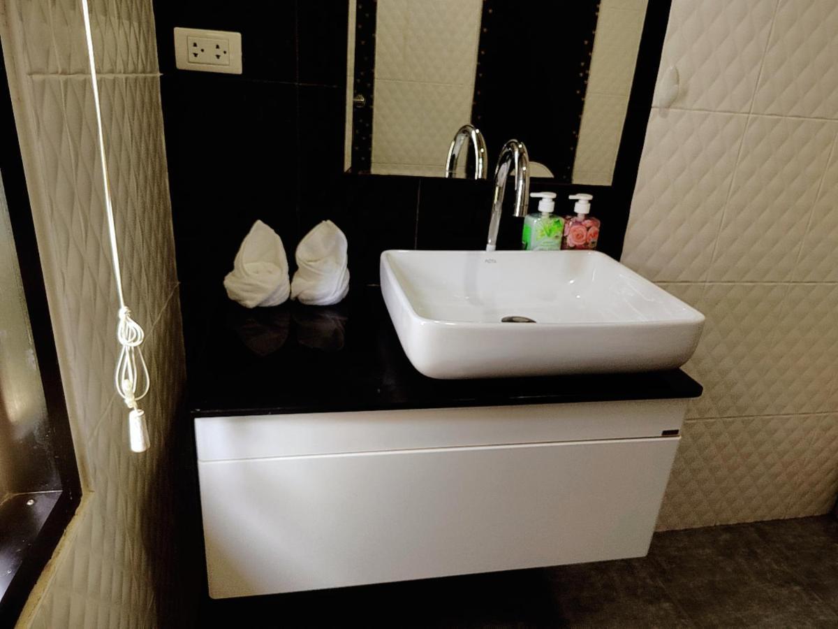 E Villa , Private Pool Villa For Your Family ホアヒン郡 エクステリア 写真